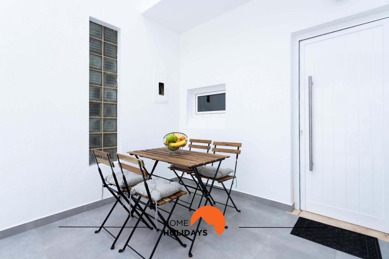 #171 Pateo 2 Flat By Holidays Holiday home *